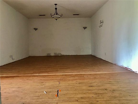 4th image of 2910 S Randall Ave