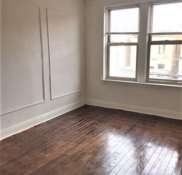 1st image of 640 W Briar Pl APT 304