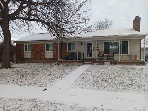 23175 Gladhill Ln, Saint Clair Shores, MI 48080