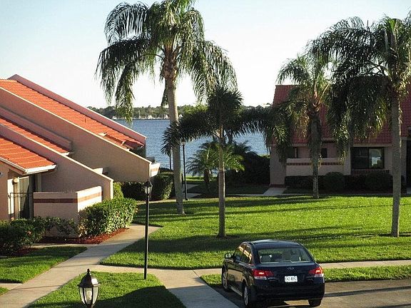 3rd image of 3311 SE La Prado Ct