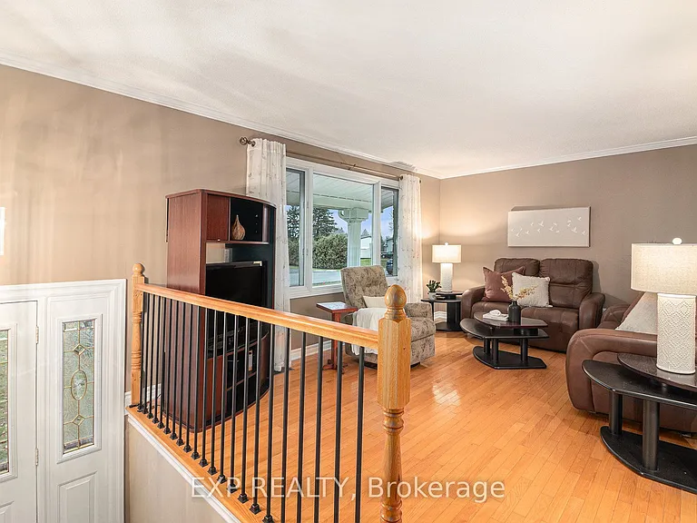 2 Castlebeau St — Photo 3