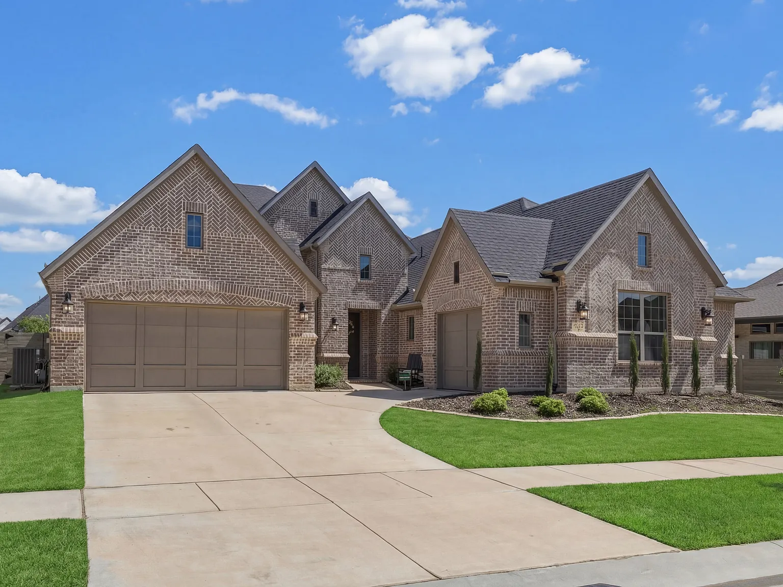4 bed, 2833 sqft, $4,200 — Photo 2