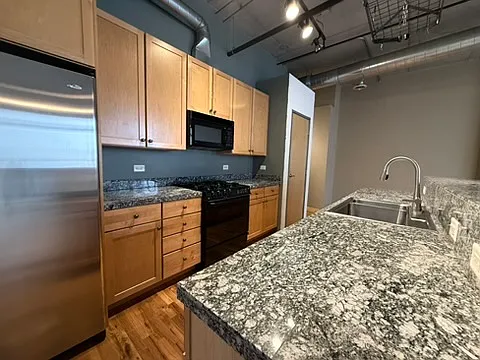 Well equipped kitchen with tons of storage