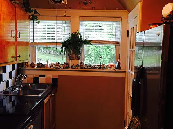 19 Lakeside Dr, Parsippany, NJ 07005