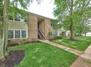 25 Honeysuckle Ln, Red Bank, NJ 07701