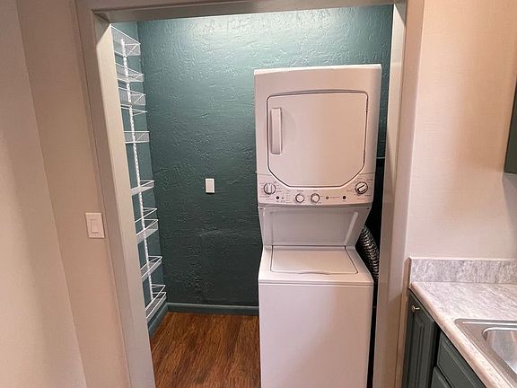 5th image of 610 1/2 W 5th St #2
