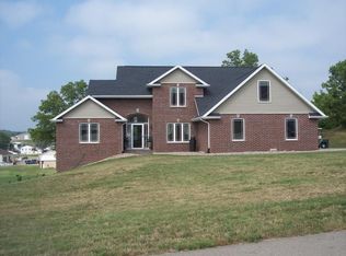 10337 Emberwood Dr, Dubuque, IA 52001