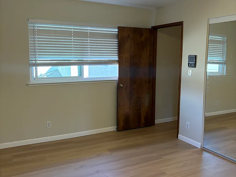 44 Hobart Ave #D — Photo 15