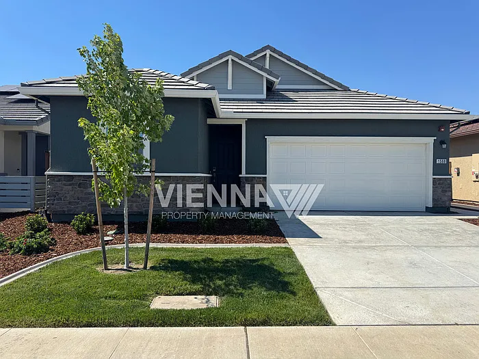 1568 Edgewood Ln — Photo 1