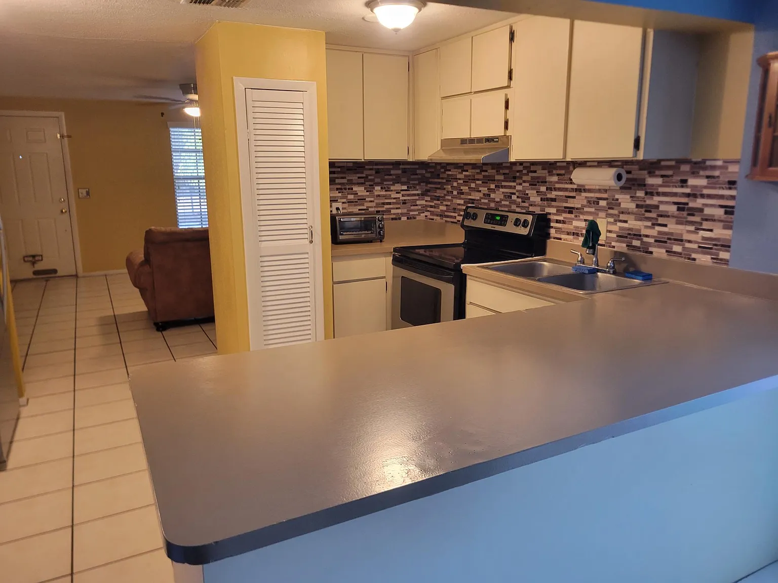 2518 Lorraine St — Photo 2