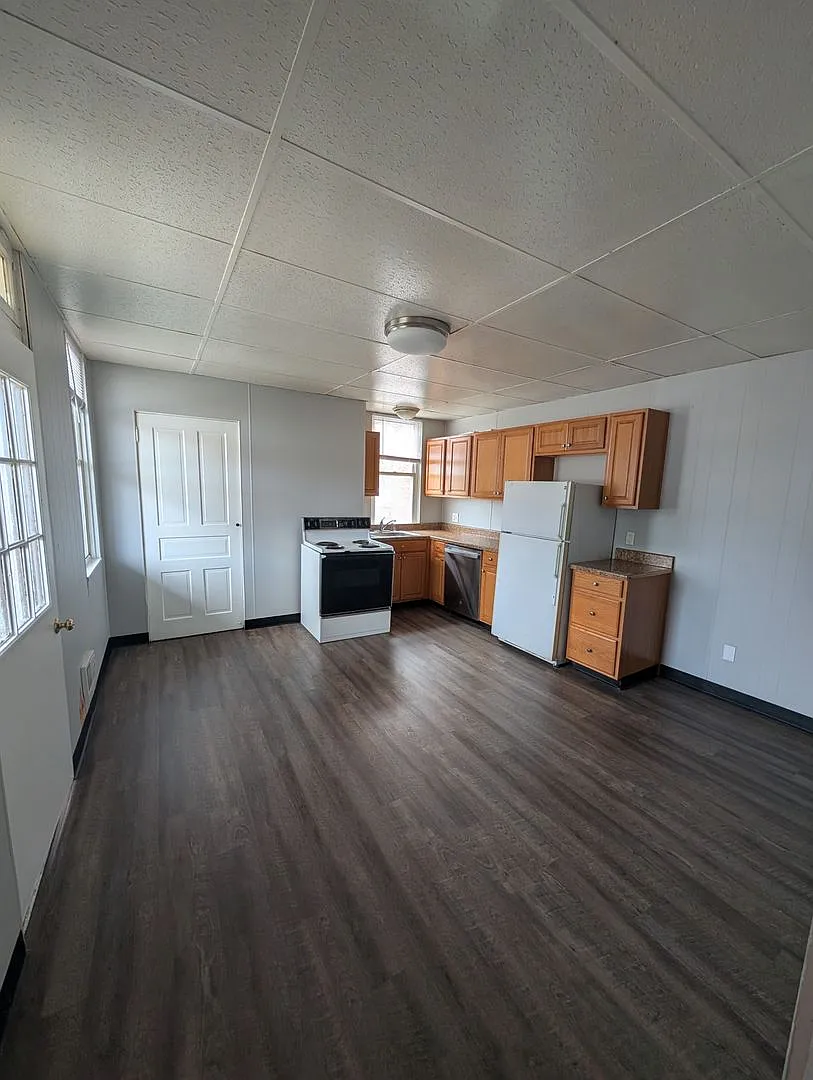 2224 Arlington Ave — Photo 3