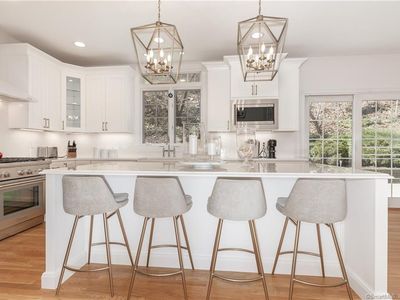 25 Thornwood Ln, Avon, CT, 06001