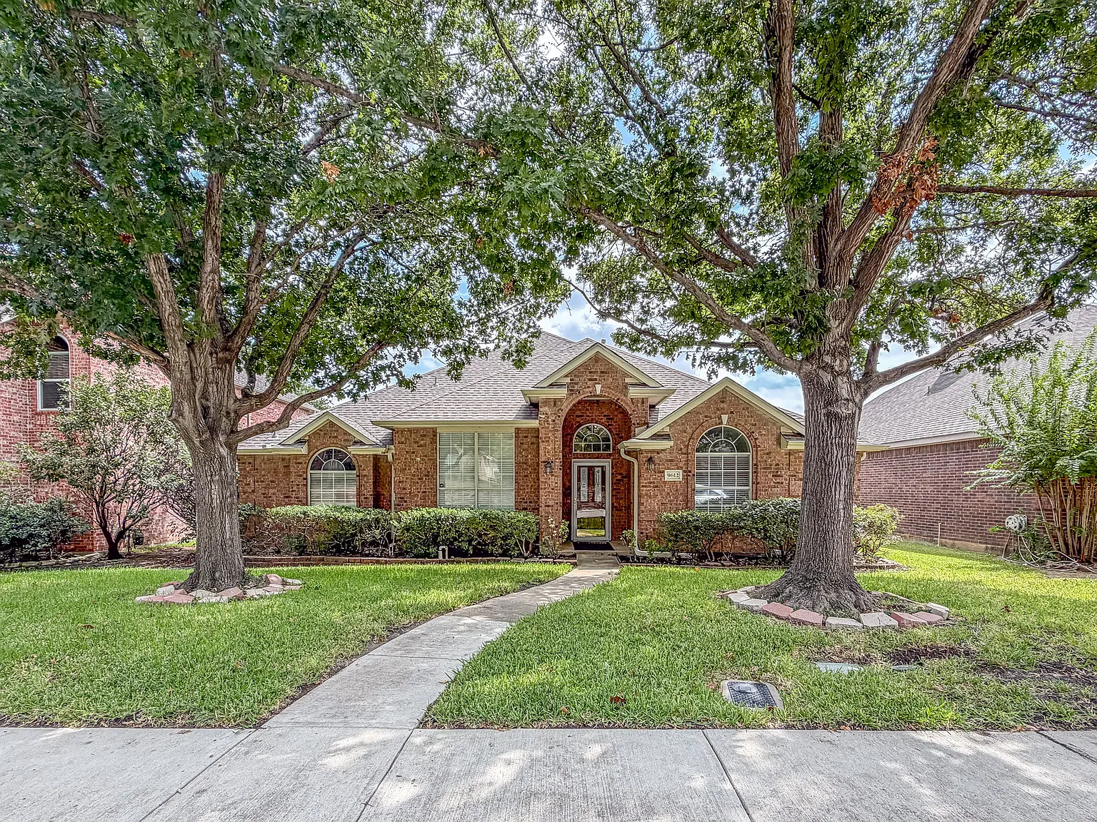 4 bed, 2155 sqft, $2,900 — Photo 2