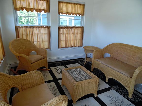 5th image of 44 Bonaire Dr