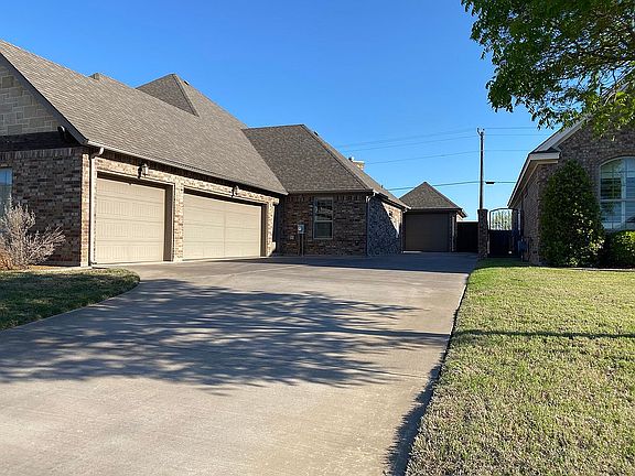 3 car attached, 1 car detach