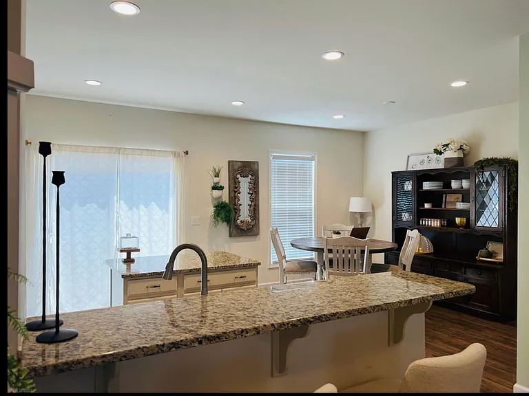 315 John Adams Dr NW — Photo 5