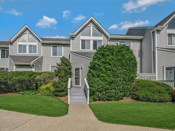 35 Gibbs Road #39, Coram, NY 11727