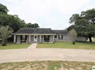 1203 Eagle Creek Dr, Floresville, TX 78114