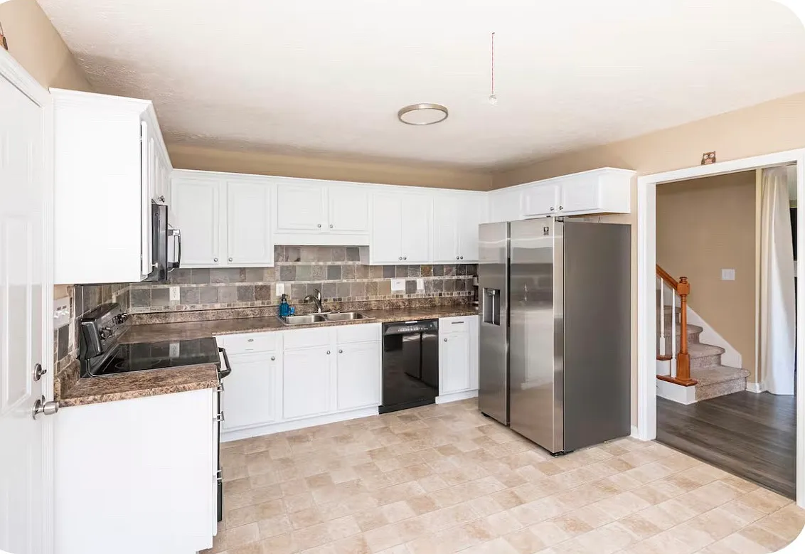 3 bed, 2.5 bath, $900 — Photo 3