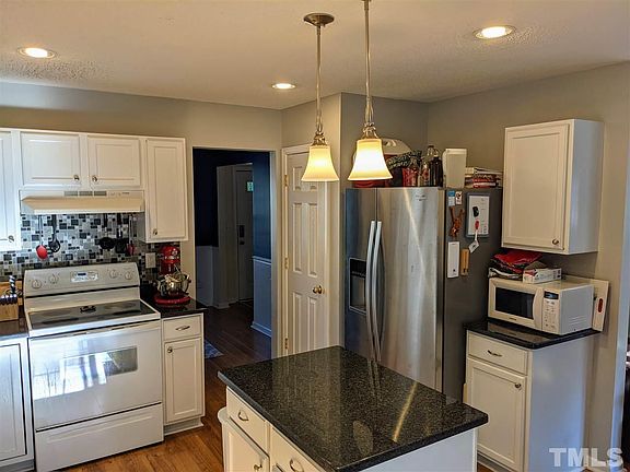 4th image of 12 Epping Ct