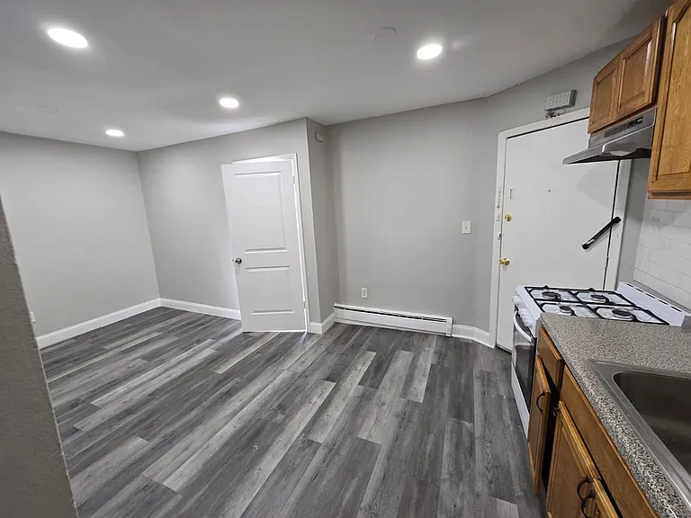 479 Roseville Ave #6B — Photo 2