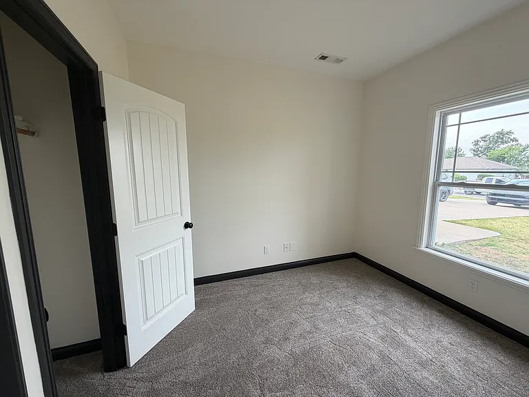 2427 Indiana Ave #1 — Photo 11