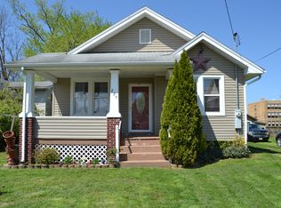 225 Maple St, Belpre, OH 45714