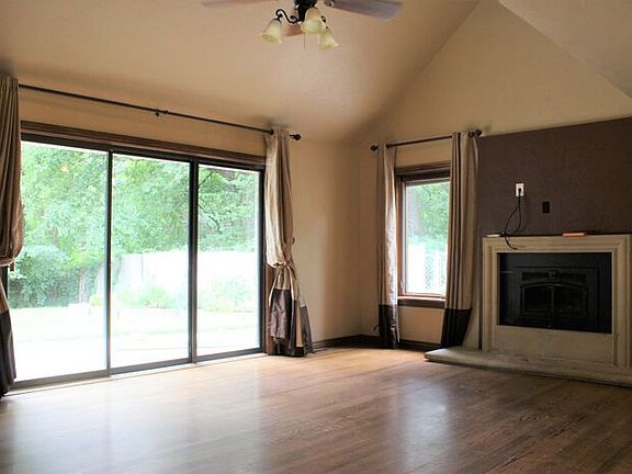 3rd image of 1205 Shannon Ln