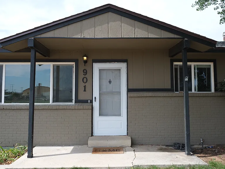 901 Elm St — Photo 3