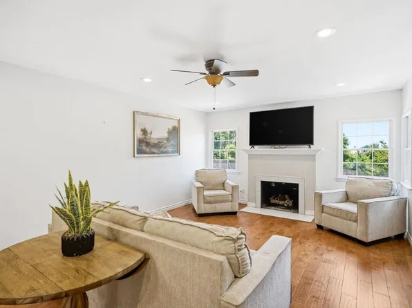 943 Park Hill Dr, Escondido, CA 92025