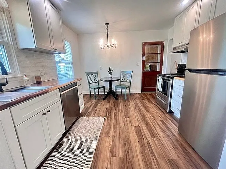 113 W Saint Paul St — Photo 4