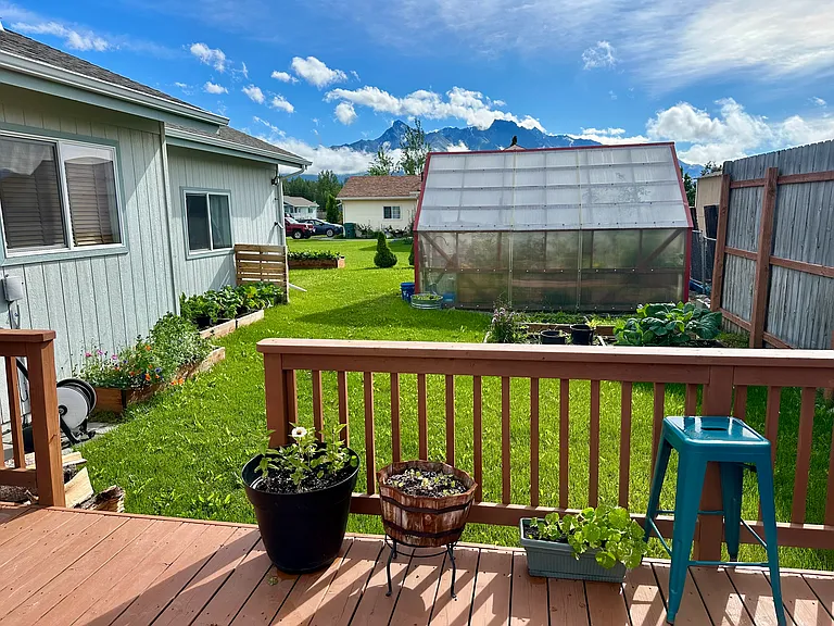 1372 N Angus Loop — Photo 18