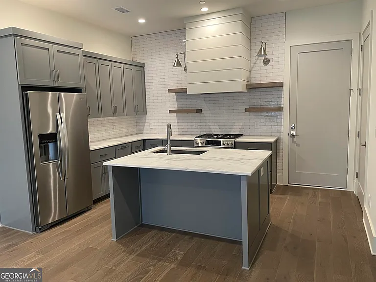 460 Heatherden Ave — Photo 8