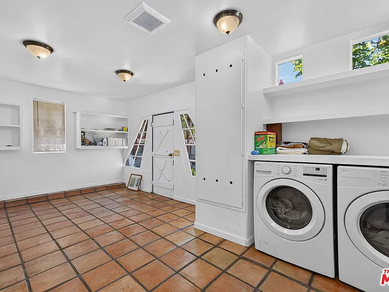 1221 Edris Dr — Photo 40