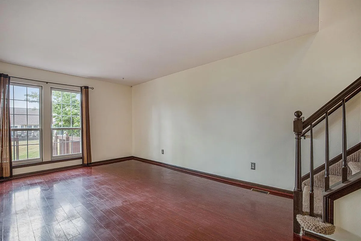 Building Photo - 3088 Village Cir