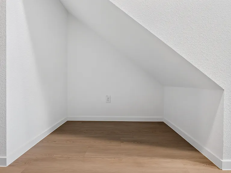 1031 Bishop Creek Dr — Photo 10