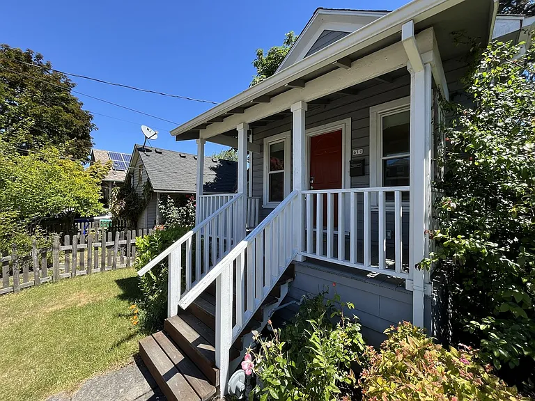 610 NE 79th Ave — Photo 2