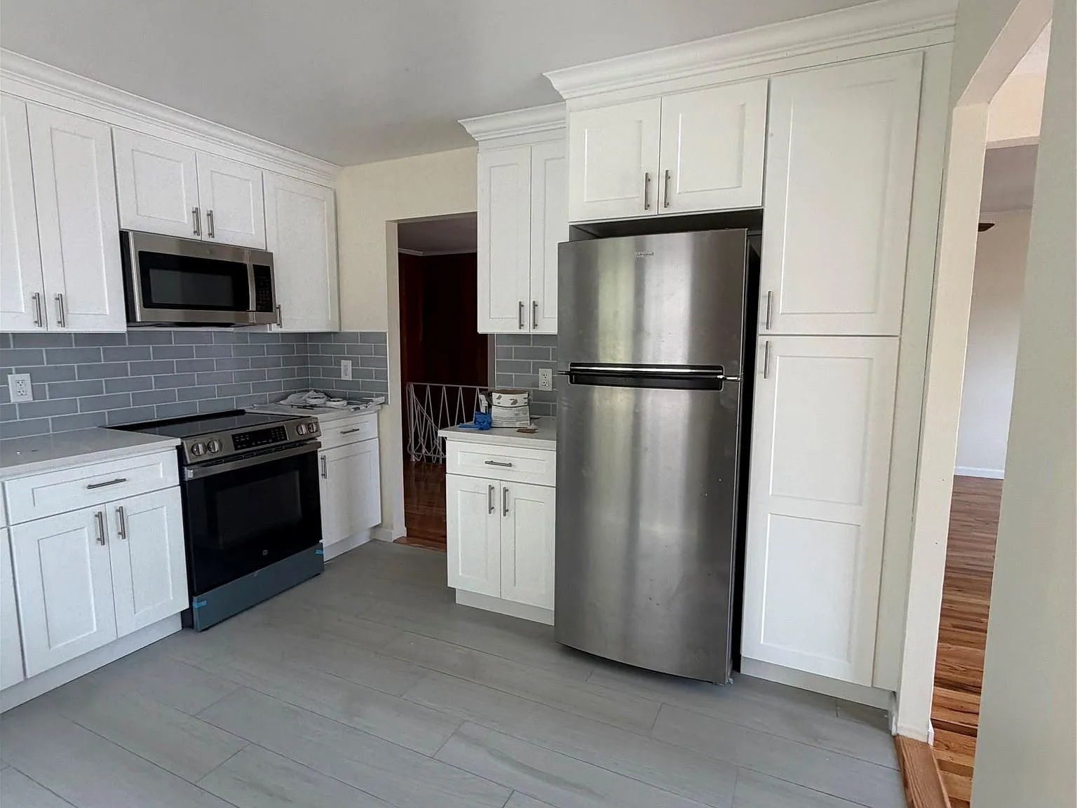 3 bed, 2.0 bath, 2899 sqft, $3,400 — Photo 1