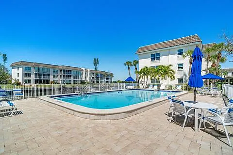 2 bed, 747 sqft, $7,000 — Photo 4