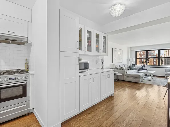240 E 76th St APT 15B, New York, NY 10021