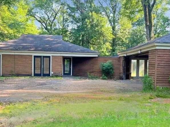 806 Colonial Cir, Jackson, MS 39211