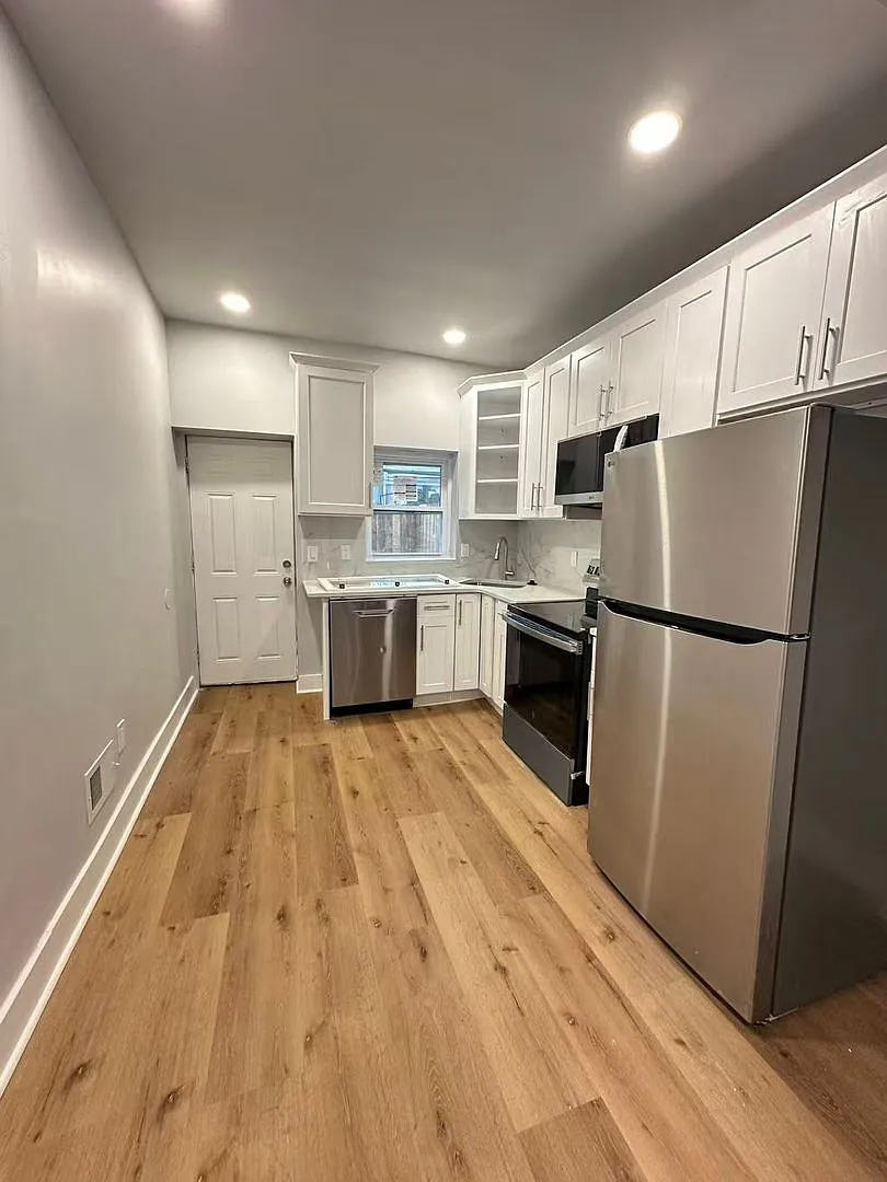 2b1.5b House In West Passyunk Area Available Now — Photo 4
