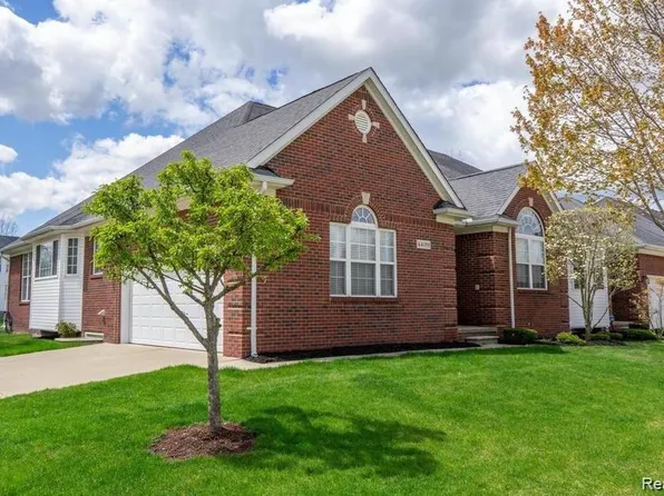 44091 Orion Dr, Sterling Heights, MI 48314