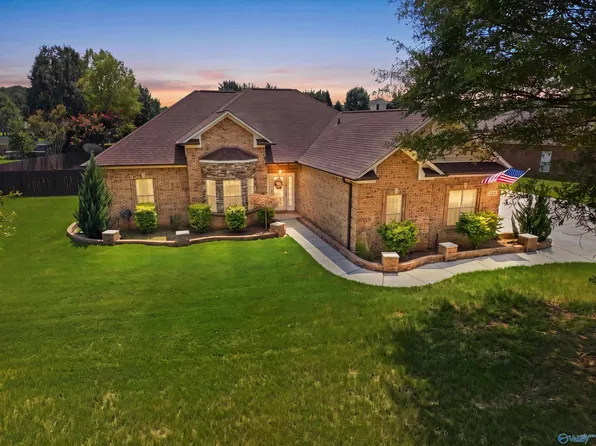 124 Laurel Bend Dr, Meridianville, AL 35759