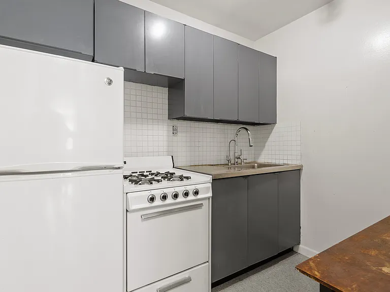313 E 84th St #3A — Photo 2