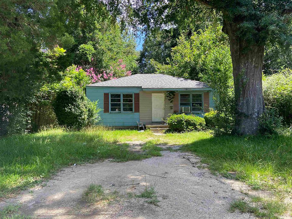 2nd image of 710 Camellia Cir