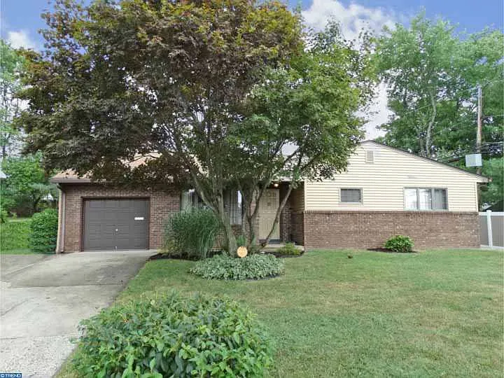 235 Yorkshire Rd photo 1