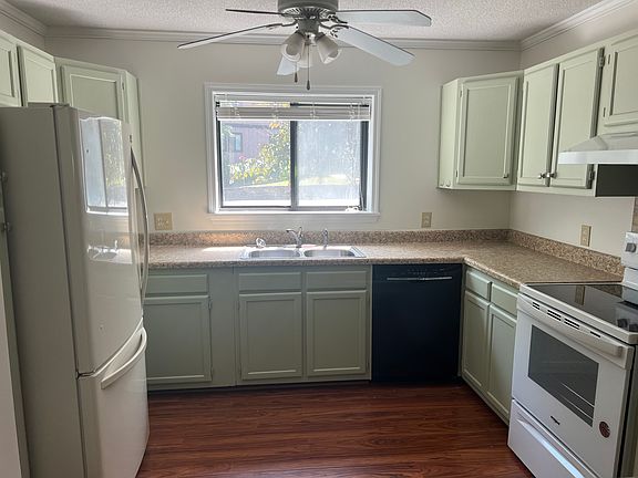 3rd image of 23 Lake Dr APT F3