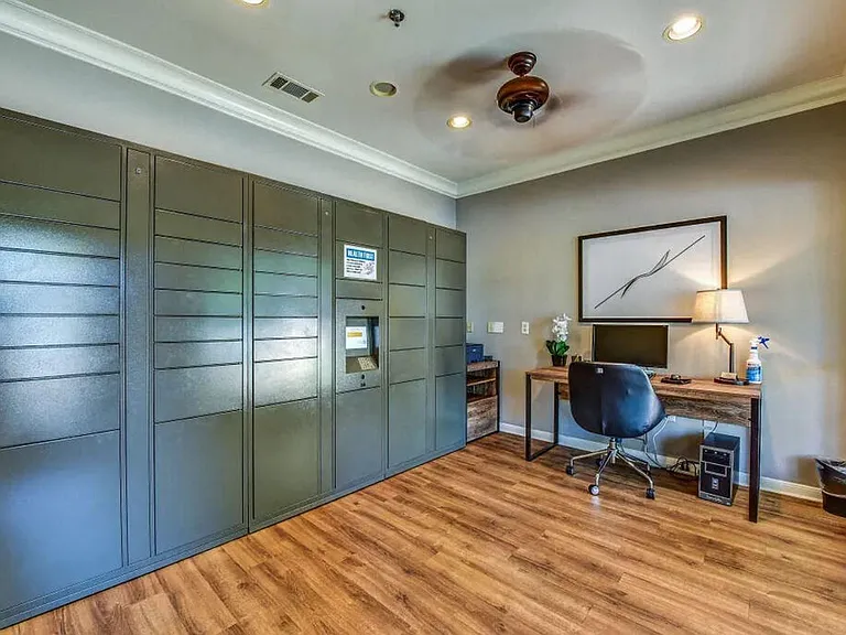 Chandler Creek Apartments — Photo 9