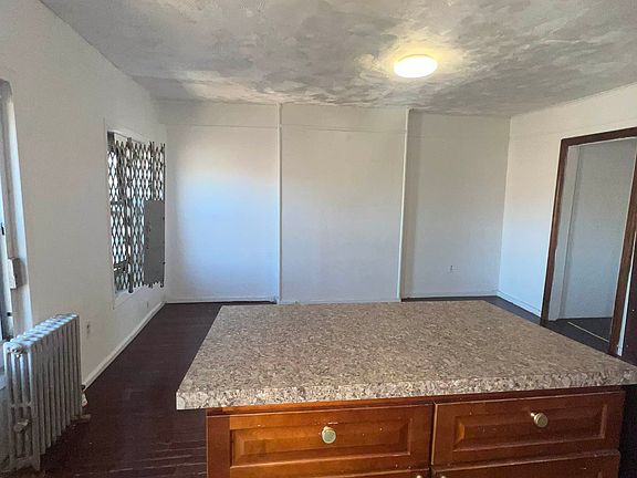 4th image of 73 Hart St APT 3